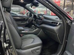 Toyota Crown Land Cruiser Crown Venza 2022 2.5L HEV AWD Premium - ფოტო 10
