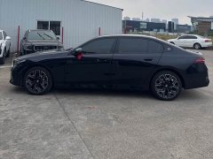 BMW 5 Series 530Li Luxury M Sport Package - ფოტო 3