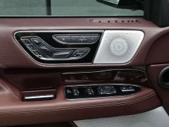 Lincoln Navigator 2021 Black Label Edition - ფოტო 17