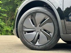 Tesla Model Y Rear-Wheel Drive - ფოტო 16
