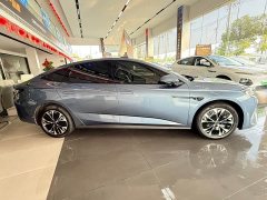 BYD Dolphin 07 EV 705 Honor Edition - ფოტო 4