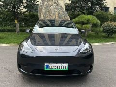 Tesla Model Y Rear-Wheel Drive - ფოტო 1