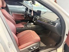 BMW 5 Series 525Li M Sport Package - ფოტო 15