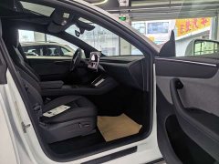 Tesla Model Y Rear-Wheel Drive - ფოტო 10