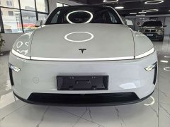 Tesla Model Y Rear-Wheel Drive - ფოტო 2