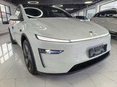 Tesla Model Y Rear-Wheel Drive - ფოტო 3