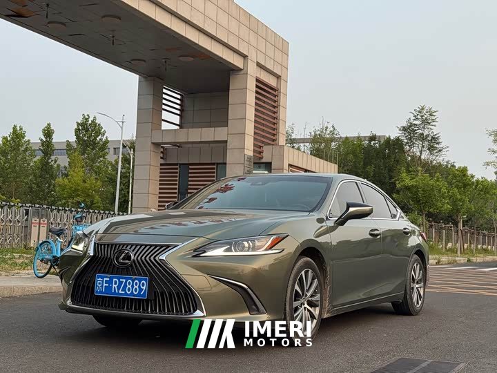 Lexus ES 2020 200 Excellence Edition - ავტომობილი ჩინეთიდან