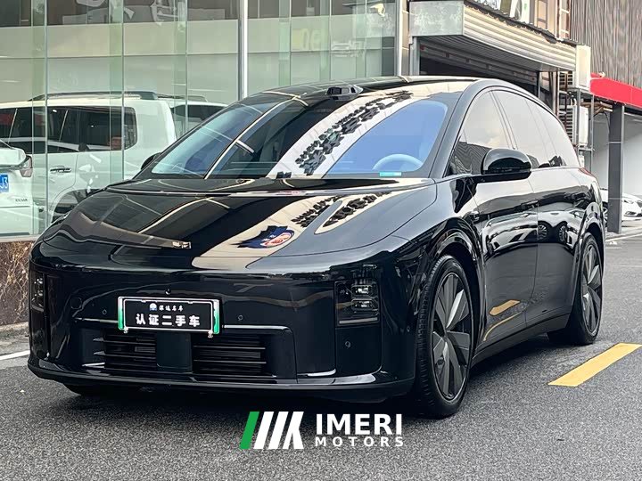 Li Auto i8 Standard Edition - ავტომობილი ჩინეთიდან