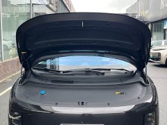 Li Auto i8 Standard Edition - ფოტო 16