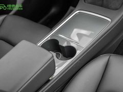 Tesla Model Y Rear-Wheel Drive - ფოტო 19
