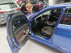 BMW 3 Series 325Li M Sport Package - ფოტო 4