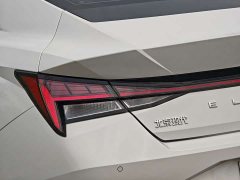 Hyundai Elantra 1.5L CVT Luxury - ფოტო 13