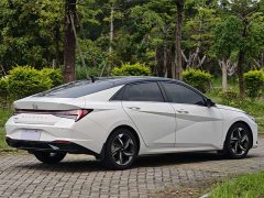 Hyundai Elantra 1.5L CVT Luxury - ფოტო 19