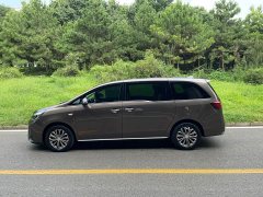 Buick GL8 Land Executive Cabin 652T Luxury - ფოტო 3