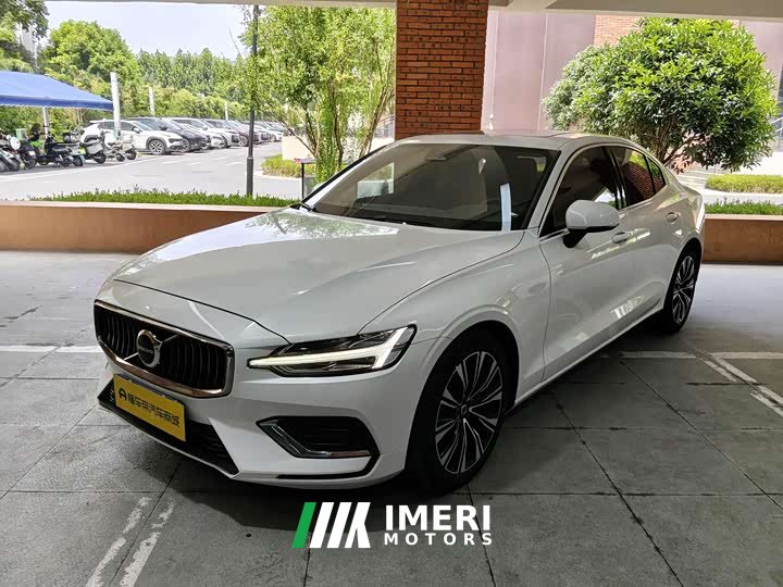 Volvo S60 B4 Smart Luxury Edition - ავტომობილი ჩინეთიდან