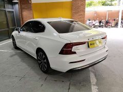 Volvo S60 B4 Smart Luxury Edition - ფოტო 3