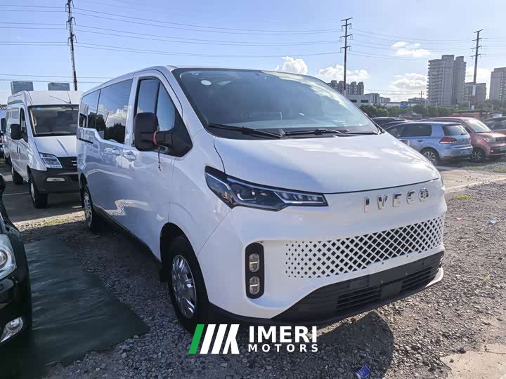 Iveco Juxing C33 Cargo Van 2.0T 110KW Automatic Xingtu Edition Low Roof