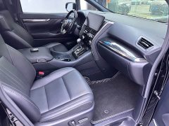 Lexus LM 2020 300h Four-Seat Royal Edition - ფოტო 19