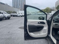 Dodge Caravan Chrysler Pacifica PHEV (Imported) 2019 3.6L Plug-in Hybrid - photo 9