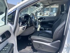 Dodge Caravan Chrysler Pacifica PHEV (Imported) 2019 3.6L Plug-in Hybrid - photo 8