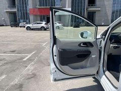 Dodge Caravan Chrysler Pacifica PHEV (Imported) 2019 3.6L Plug-in Hybrid - photo 9