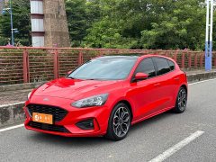 Ford Focus Hatchback EcoBoost 180 Automatic ST Line - ფოტო 1