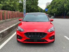 Ford Focus Hatchback EcoBoost 180 Automatic ST Line - ფოტო 2