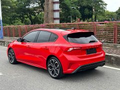 Ford Focus Hatchback EcoBoost 180 Automatic ST Line - ფოტო 3