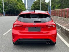 Ford Focus Hatchback EcoBoost 180 Automatic ST Line - ფოტო 4