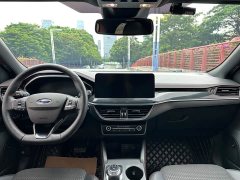 Ford Focus Hatchback EcoBoost 180 Automatic ST Line - ფოტო 9