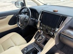 Toyota Alphard Hybrid 2.5L Premium Edition - ფოტო 11