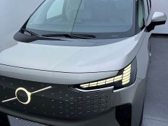 Volvo EM90 2025 Ultra Six-Seater - ფოტო 4