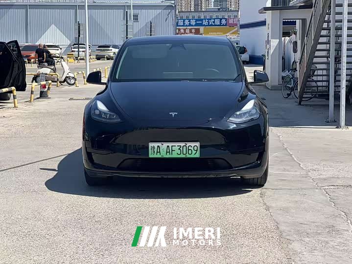 Tesla Model Y Rear-Wheel Drive