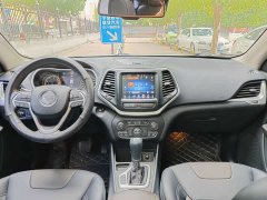 Jeep Liberty Light 2020 2.0L FWD Classic Sport Edition - ფოტო 8
