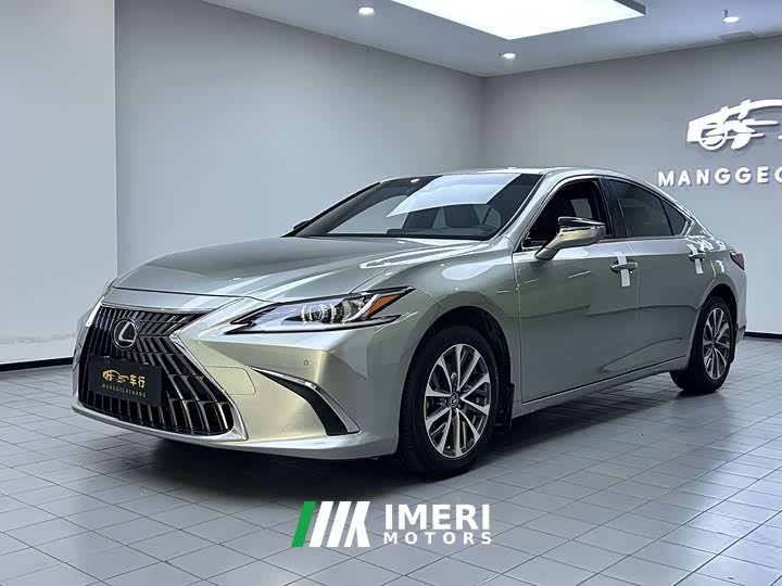 Lexus ES 260 Excellence Edition - ავტომობილი ჩინეთიდან