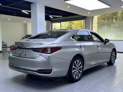 Lexus ES 260 Excellence Edition - ფოტო 12
