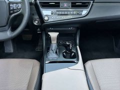Lexus ES 260 Excellence Edition - ფოტო 7