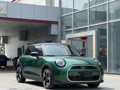 BMW MINI 2.0T COOPER S Artist 3-Door - ფოტო 2