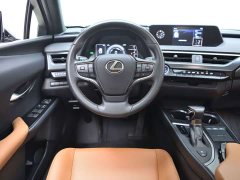 Lexus UX 2020 260h Explorer Fun Edition - ფოტო 17