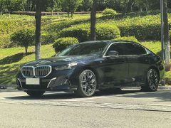 BMW 5 Series 530Li Luxury M Sport Package - ფოტო 1