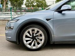 Tesla Model Y Long Range All-Wheel Drive - ფოტო 4