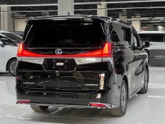 Lexus LM 2020 300h Four-Seat Royal Edition - ფოტო 4
