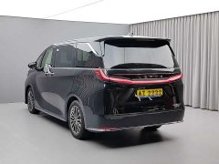 Lexus LM 2025 500h Six-Seat Premium Edition - ფოტო 4