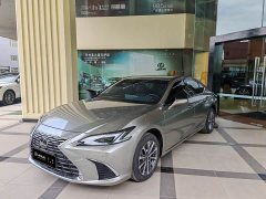 Lexus ES 300h Premium Edition - ფოტო 6