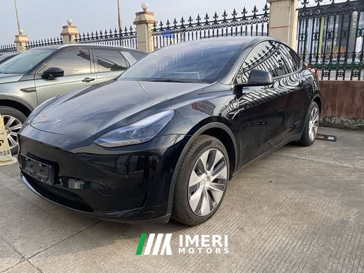 Tesla Model Y Facelift Rear-Wheel Drive
