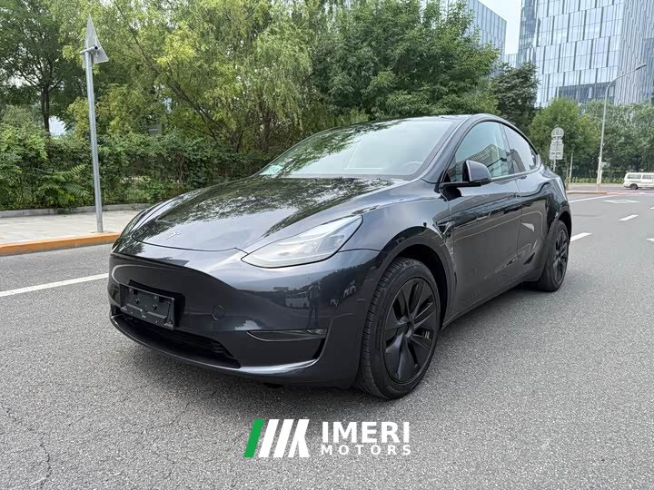 Tesla Model Y Long Range All-Wheel Drive