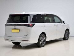 Buick GL8 New Energy Lusang Respect Edition - ფოტო 4