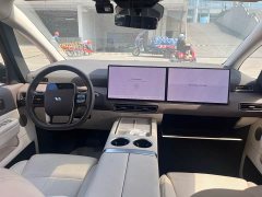 Li Auto Li Xiang MEGA Ultra - ფოტო 9