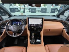 Toyota Vellfire 2024 Crown Hybrid 2.5L Executive Premier Edition - ფოტო 17