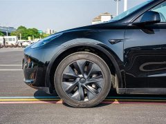 Tesla Model Y Rear-Wheel Drive - ფოტო 4